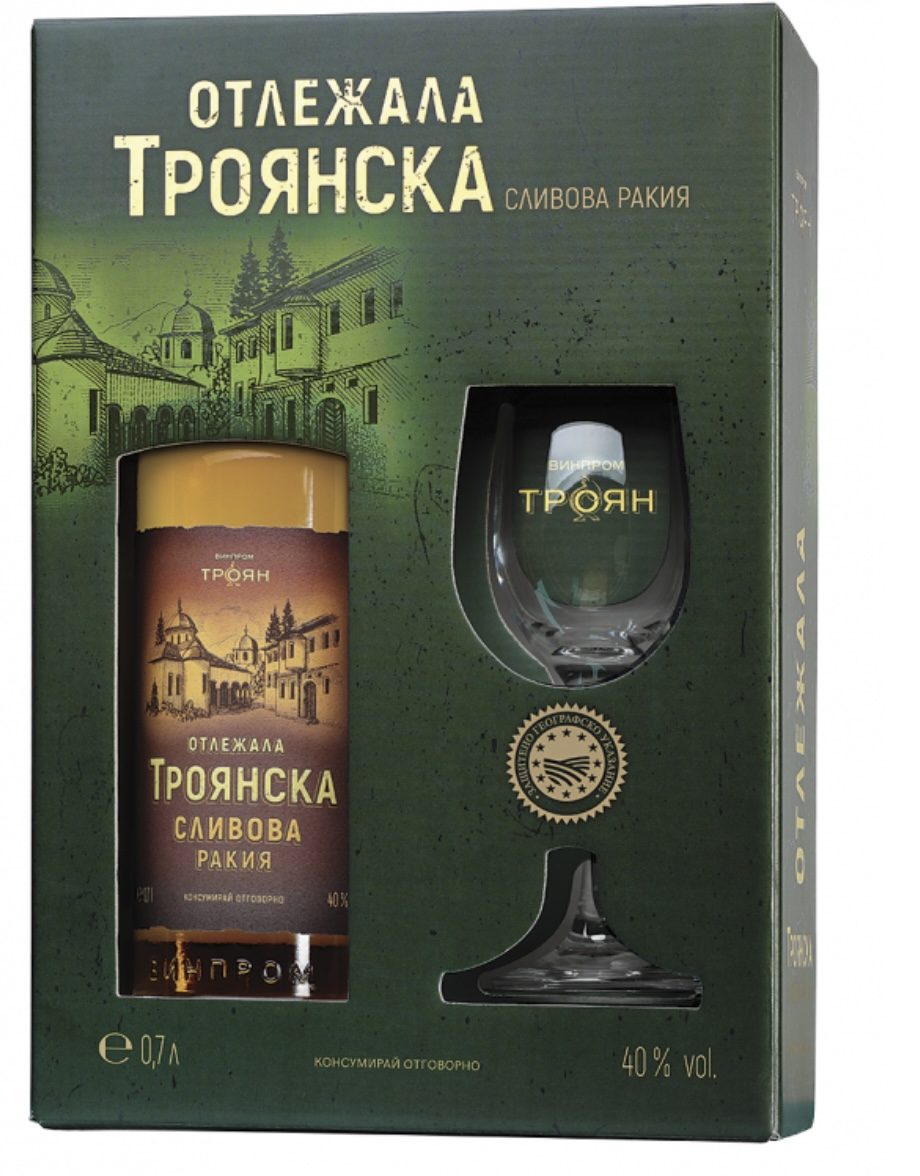 Ракия Троянска Отлежала Сливова 3 Годишна с Една Чаша 0.7Л